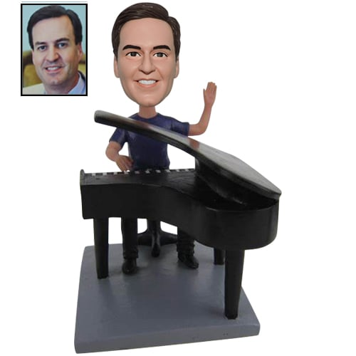 Custom bobblehead pianist