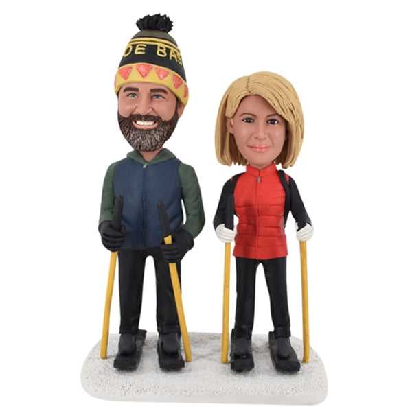 Skiing couple bobbleheads
