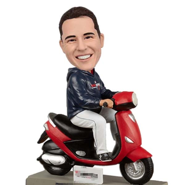 Bobblehead driving his scooter
